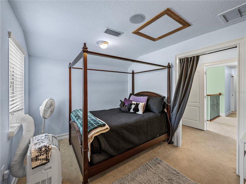 For Sale: $999,999 (5 beds, 4 baths, 4242 Square Feet)