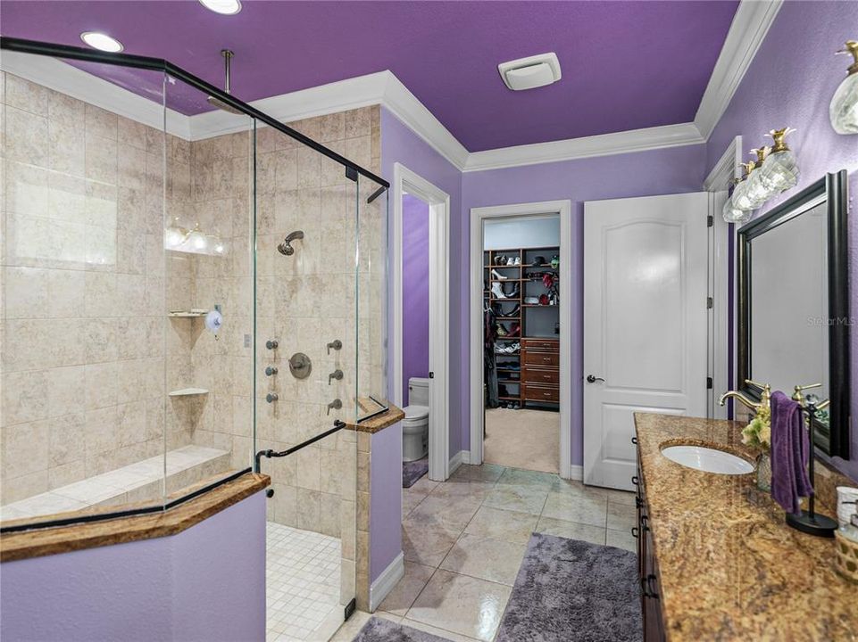 For Sale: $999,999 (5 beds, 4 baths, 4242 Square Feet)