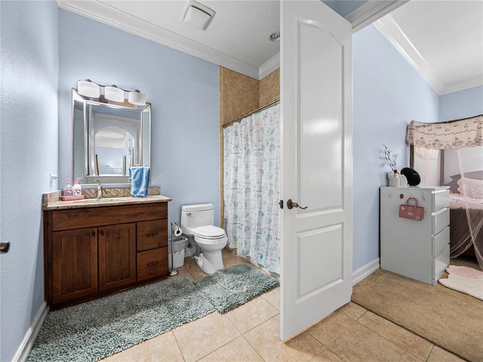 For Sale: $999,999 (5 beds, 4 baths, 4242 Square Feet)