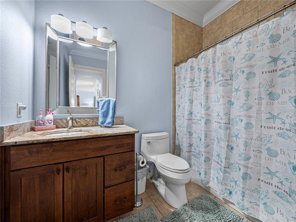 For Sale: $999,999 (5 beds, 4 baths, 4242 Square Feet)