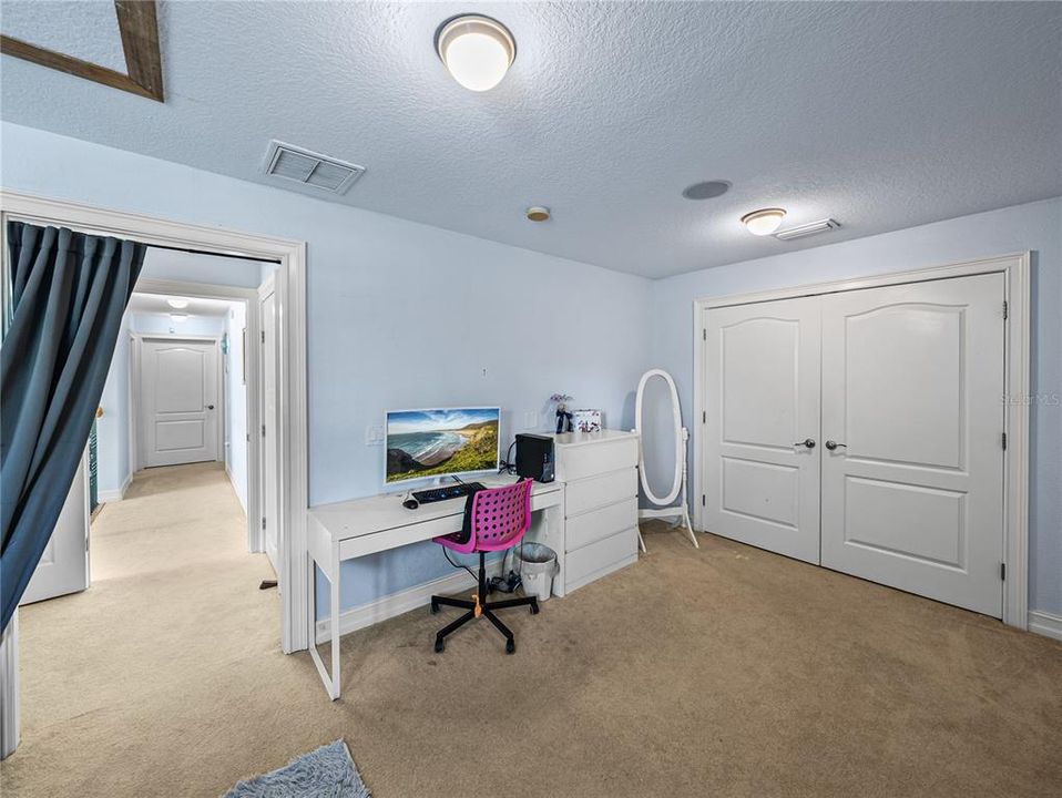 For Sale: $999,999 (5 beds, 4 baths, 4242 Square Feet)