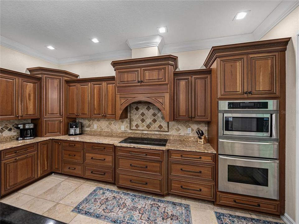 For Sale: $999,999 (5 beds, 4 baths, 4242 Square Feet)