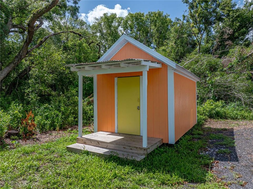 For Sale: $999,999 (5 beds, 4 baths, 4242 Square Feet)