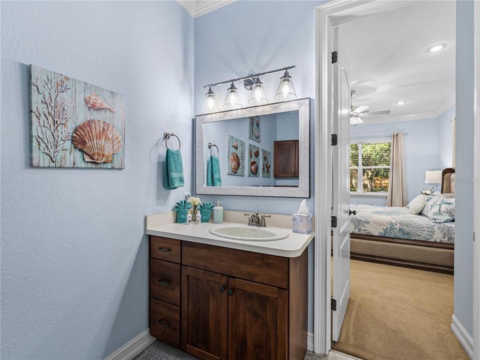 For Sale: $999,999 (5 beds, 4 baths, 4242 Square Feet)