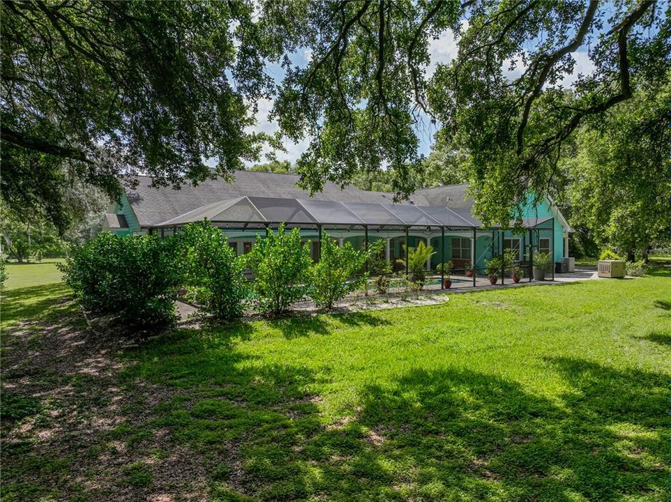 For Sale: $999,999 (5 beds, 4 baths, 4242 Square Feet)