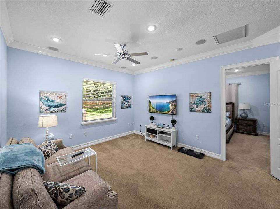 For Sale: $999,999 (5 beds, 4 baths, 4242 Square Feet)