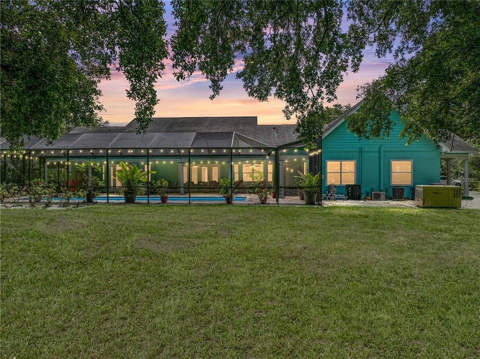 For Sale: $999,999 (5 beds, 4 baths, 4242 Square Feet)