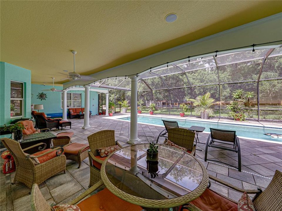 For Sale: $999,999 (5 beds, 4 baths, 4242 Square Feet)