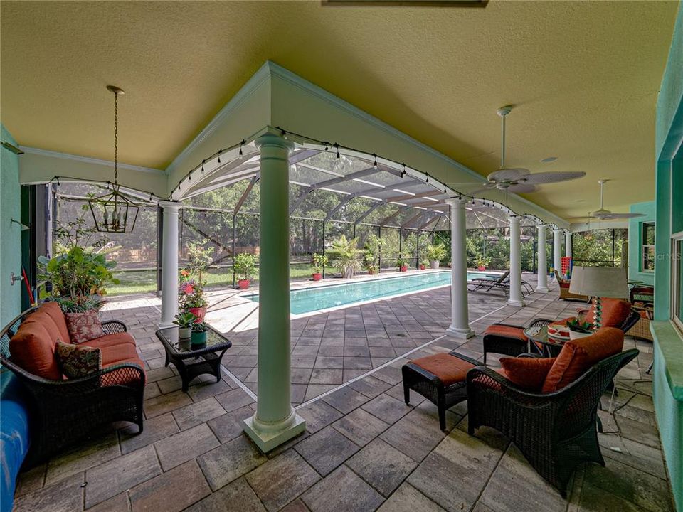 For Sale: $999,999 (5 beds, 4 baths, 4242 Square Feet)