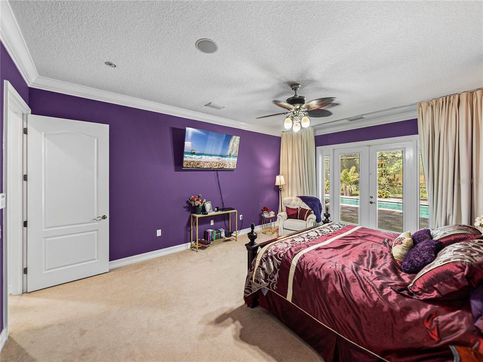 For Sale: $999,999 (5 beds, 4 baths, 4242 Square Feet)