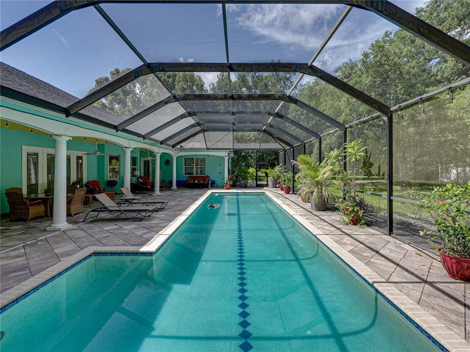 For Sale: $999,999 (5 beds, 4 baths, 4242 Square Feet)