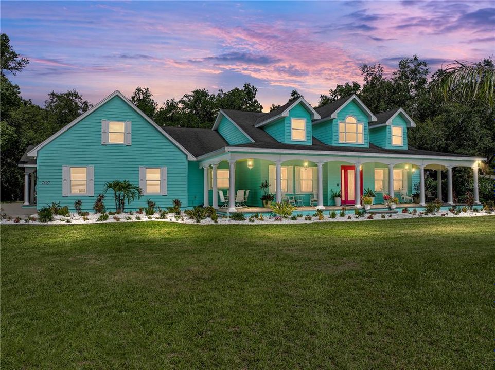 For Sale: $999,999 (5 beds, 4 baths, 4242 Square Feet)