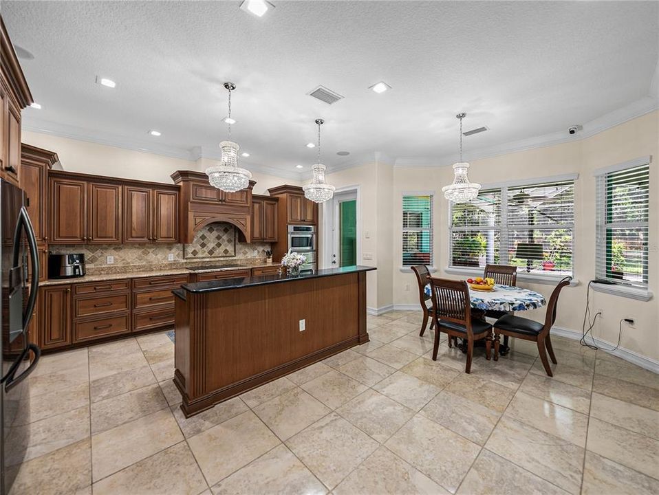 For Sale: $999,999 (5 beds, 4 baths, 4242 Square Feet)