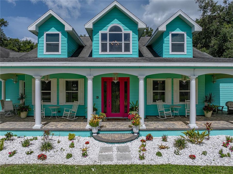 For Sale: $999,999 (5 beds, 4 baths, 4242 Square Feet)