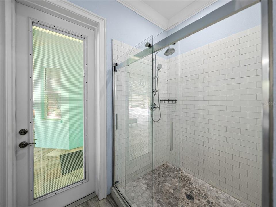 For Sale: $999,999 (5 beds, 4 baths, 4242 Square Feet)