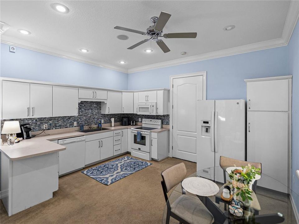 For Sale: $999,999 (5 beds, 4 baths, 4242 Square Feet)