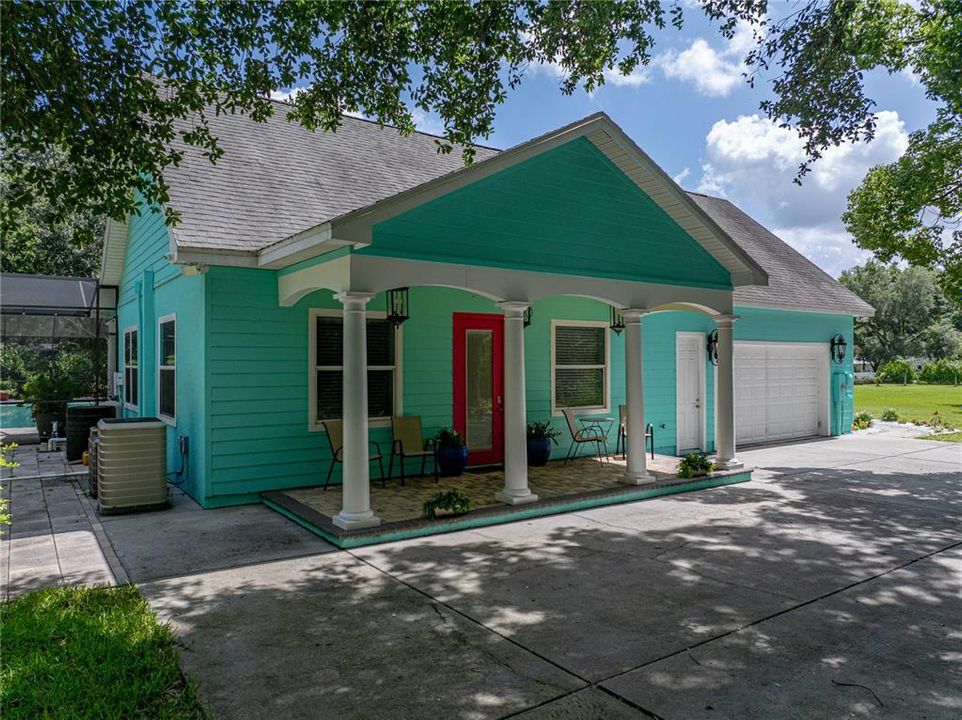 For Sale: $999,999 (5 beds, 4 baths, 4242 Square Feet)