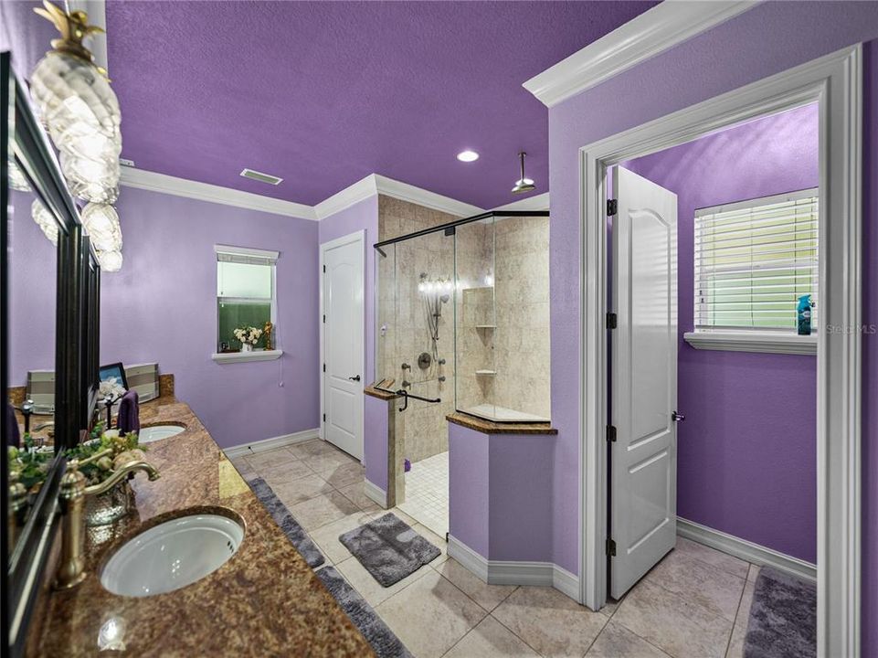 For Sale: $999,999 (5 beds, 4 baths, 4242 Square Feet)