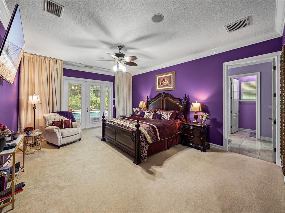 For Sale: $999,999 (5 beds, 4 baths, 4242 Square Feet)