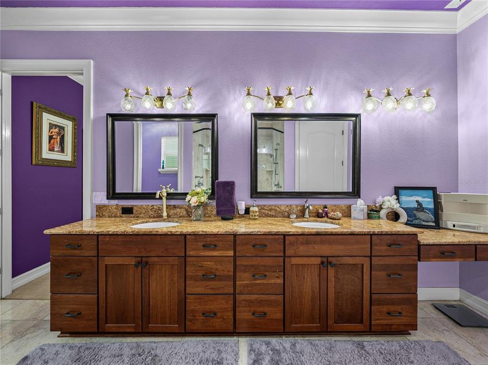 For Sale: $999,999 (5 beds, 4 baths, 4242 Square Feet)