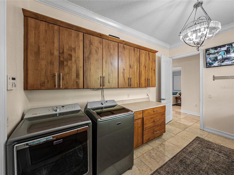 For Sale: $999,999 (5 beds, 4 baths, 4242 Square Feet)