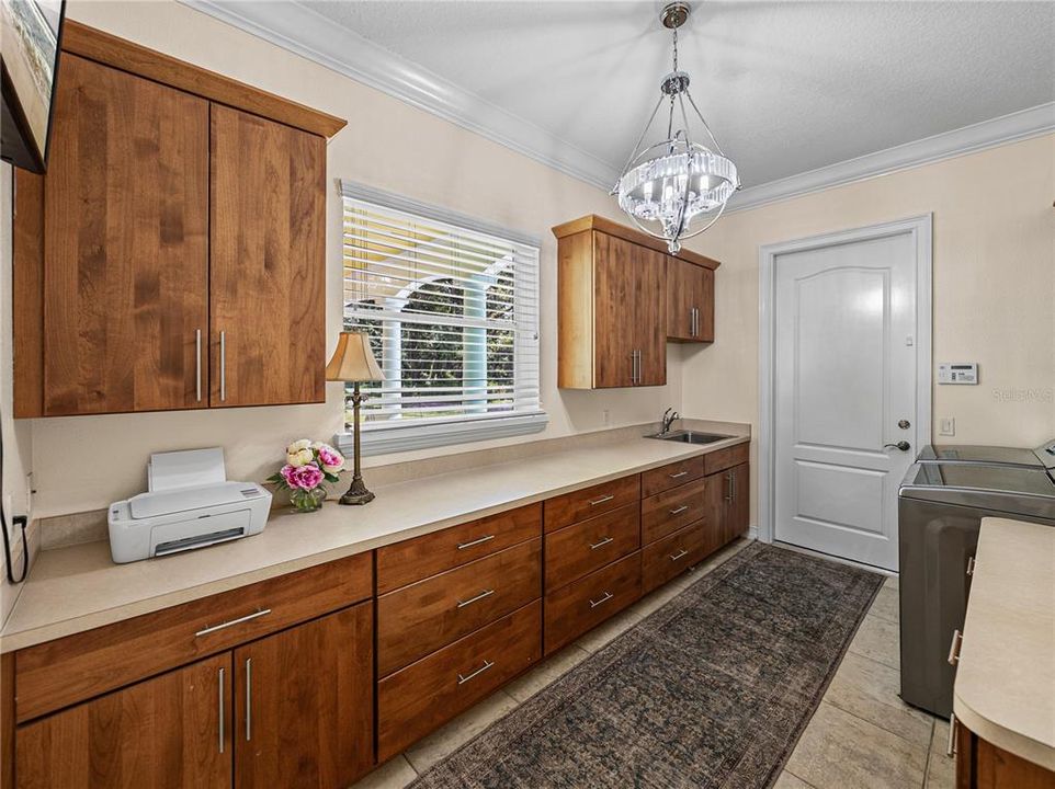 For Sale: $999,999 (5 beds, 4 baths, 4242 Square Feet)