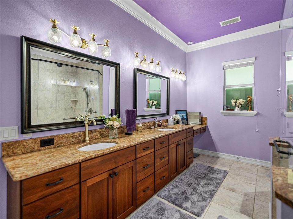 For Sale: $999,999 (5 beds, 4 baths, 4242 Square Feet)