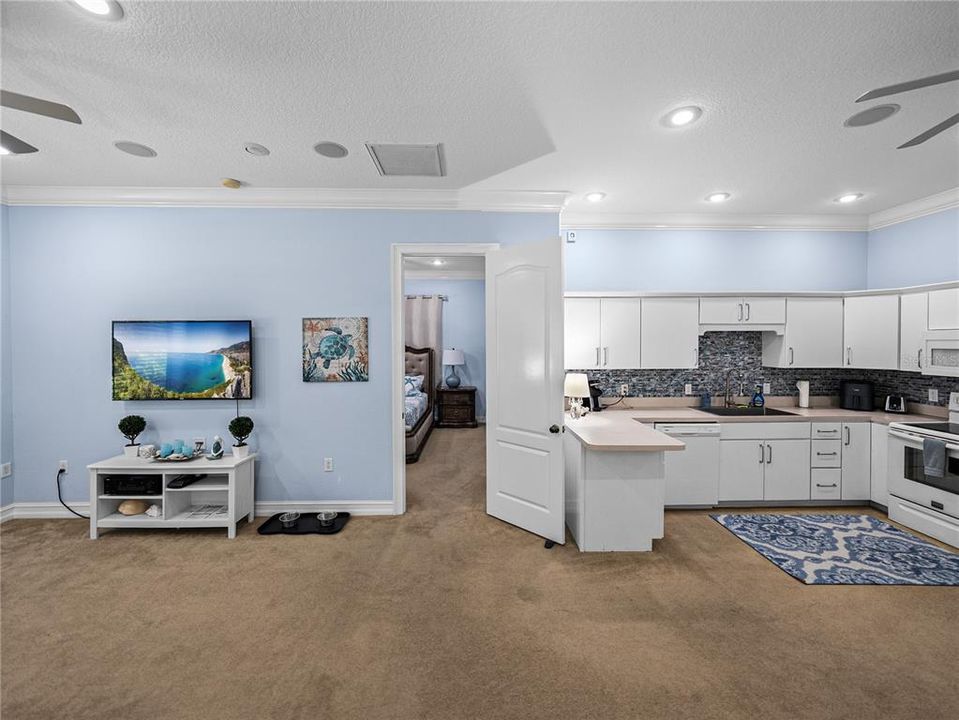 For Sale: $999,999 (5 beds, 4 baths, 4242 Square Feet)