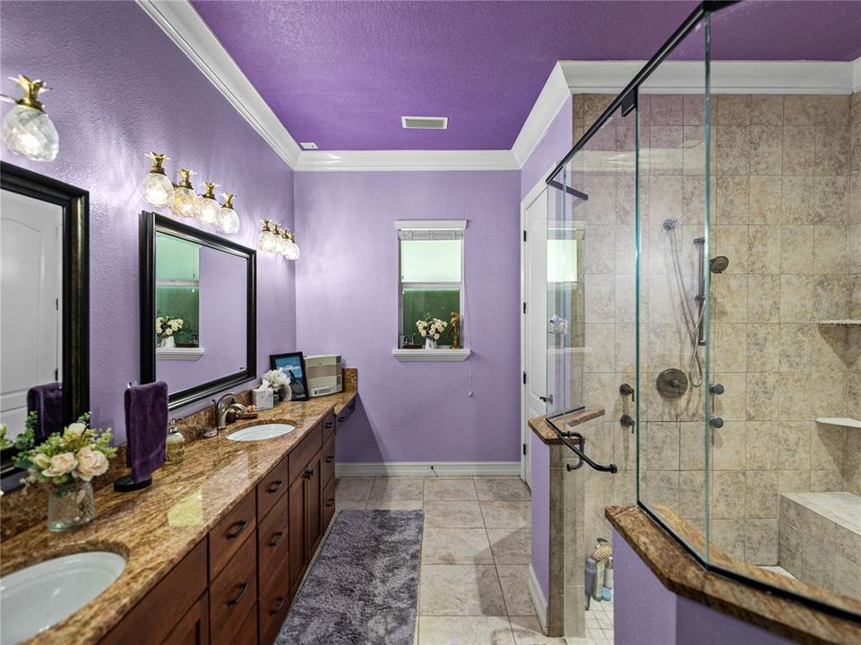 For Sale: $999,999 (5 beds, 4 baths, 4242 Square Feet)