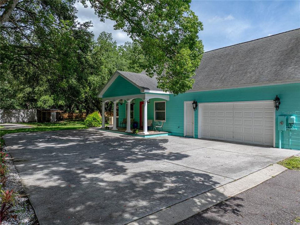 For Sale: $999,999 (5 beds, 4 baths, 4242 Square Feet)