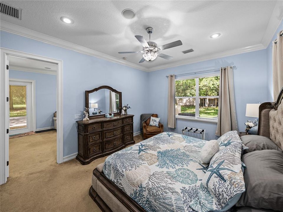 For Sale: $999,999 (5 beds, 4 baths, 4242 Square Feet)