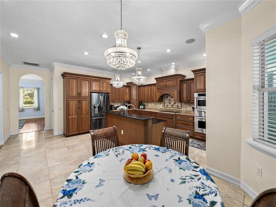 For Sale: $999,999 (5 beds, 4 baths, 4242 Square Feet)