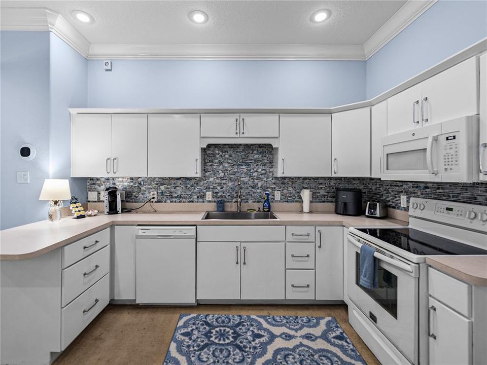 For Sale: $999,999 (5 beds, 4 baths, 4242 Square Feet)