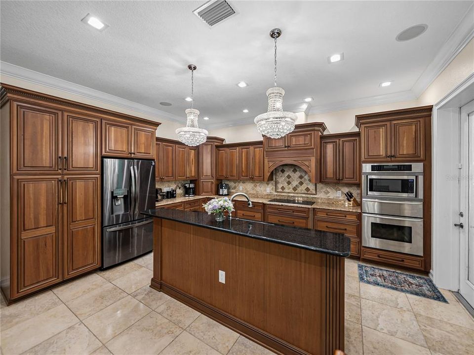 For Sale: $999,999 (5 beds, 4 baths, 4242 Square Feet)