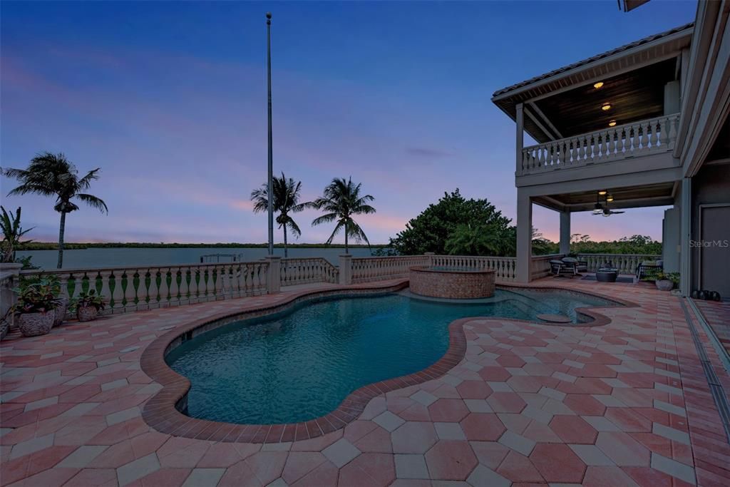 待售: $1,800,000 (4 贝兹, 3 浴室, 5393 平方英尺)