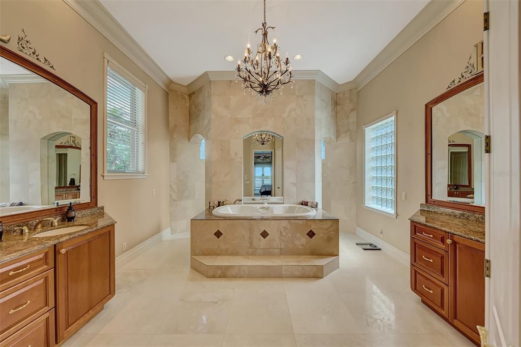 待售: $1,800,000 (4 贝兹, 3 浴室, 5393 平方英尺)