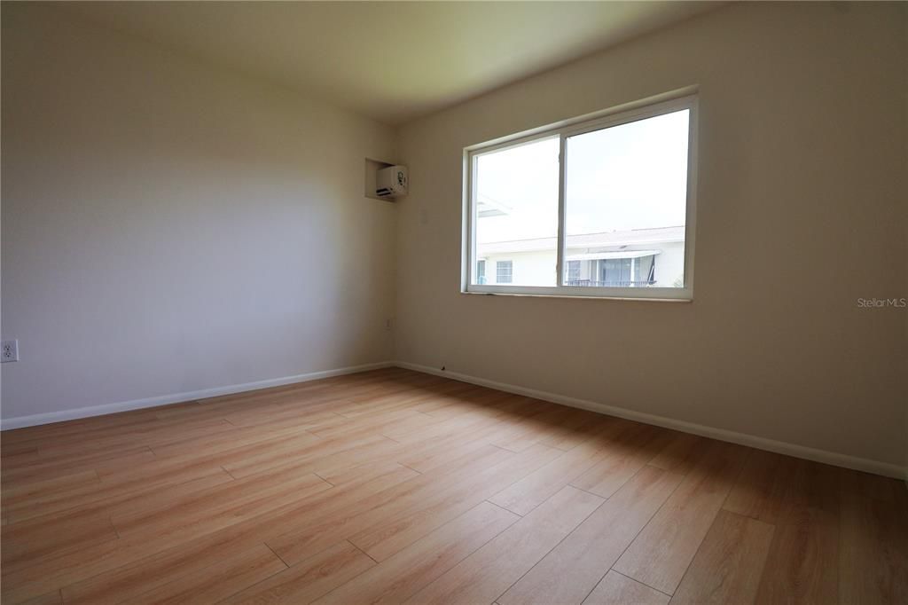 合同活跃: $72,900 (1 贝兹, 1 浴室, 576 平方英尺)