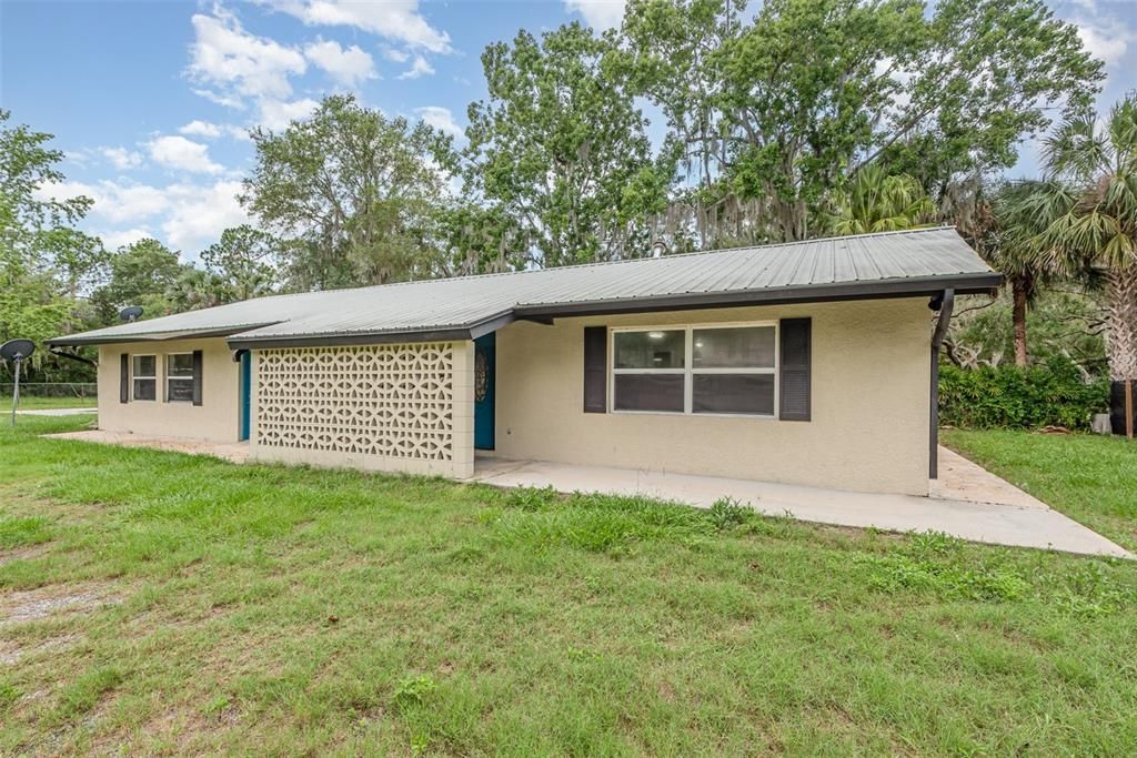 待售: $375,000 (4 贝兹, 2 浴室, 2048 平方英尺)