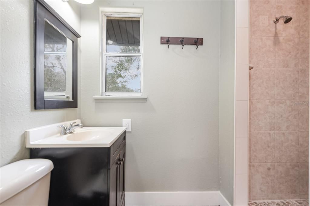 待售: $375,000 (4 贝兹, 2 浴室, 2048 平方英尺)