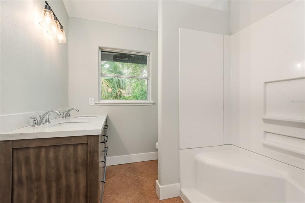 待售: $375,000 (4 贝兹, 2 浴室, 2048 平方英尺)