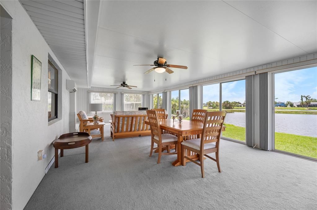 合同活跃: $300,000 (2 贝兹, 2 浴室, 2067 平方英尺)