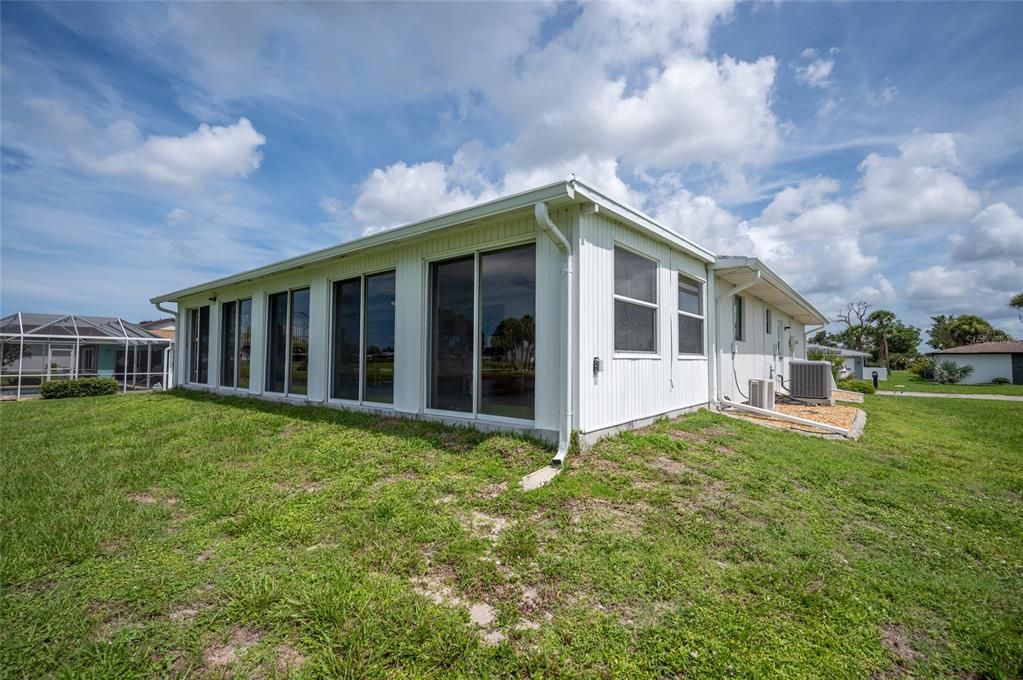 合同活跃: $300,000 (2 贝兹, 2 浴室, 2067 平方英尺)