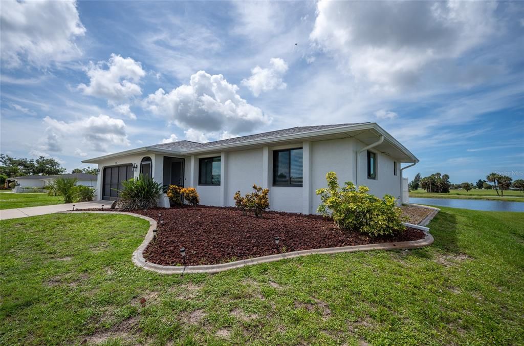 合同活跃: $300,000 (2 贝兹, 2 浴室, 2067 平方英尺)