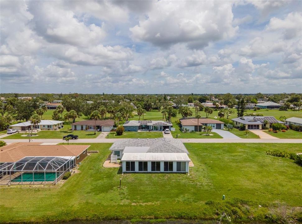 合同活跃: $300,000 (2 贝兹, 2 浴室, 2067 平方英尺)