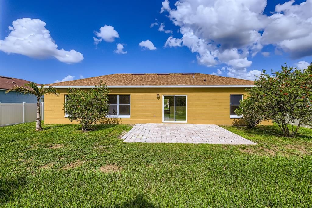 Activo con contrato: $250,000 (3 camas, 2 baños, 1334 Pies cuadrados)