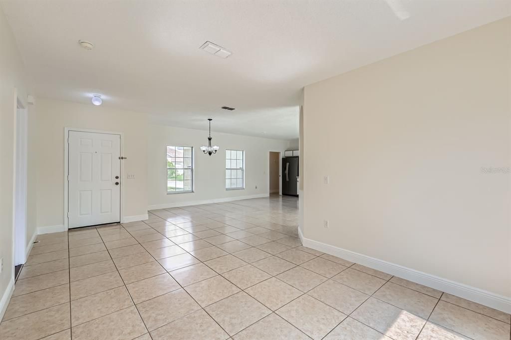 Activo con contrato: $250,000 (3 camas, 2 baños, 1334 Pies cuadrados)