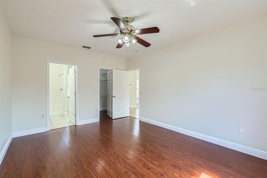 Activo con contrato: $250,000 (3 camas, 2 baños, 1334 Pies cuadrados)