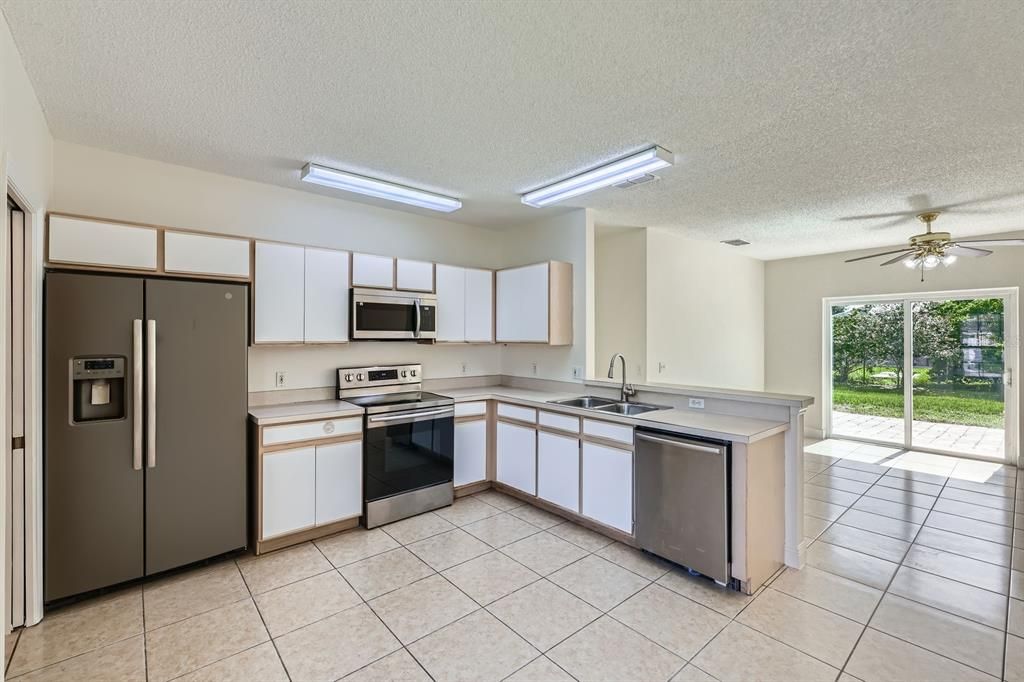 Activo con contrato: $250,000 (3 camas, 2 baños, 1334 Pies cuadrados)