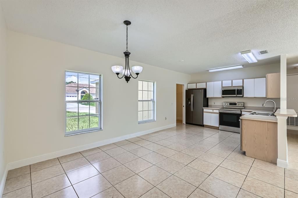 Activo con contrato: $250,000 (3 camas, 2 baños, 1334 Pies cuadrados)