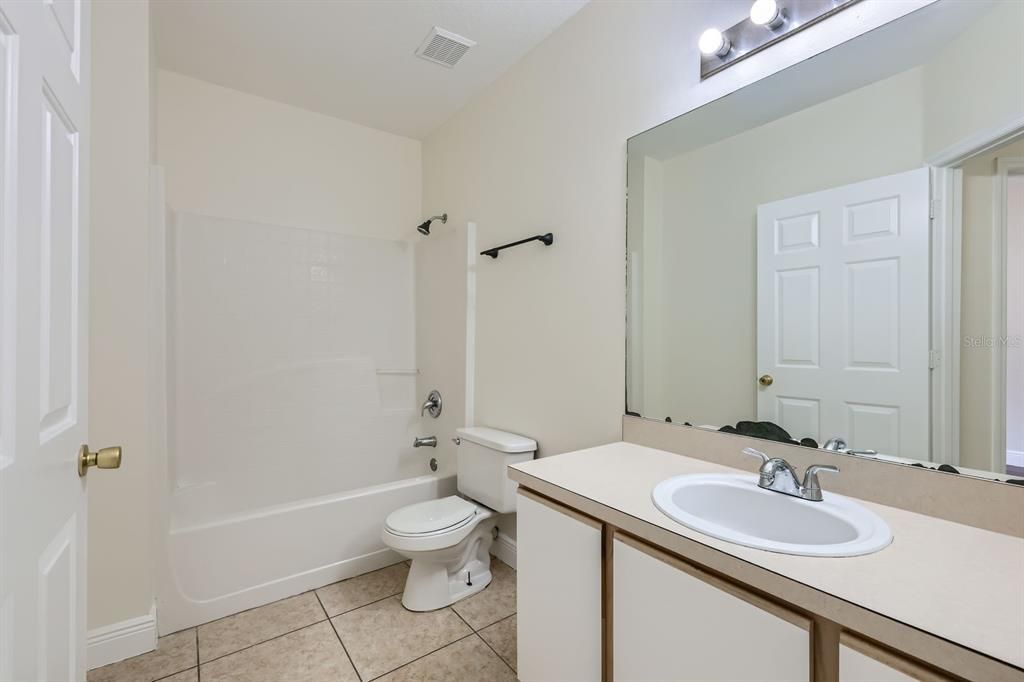 Activo con contrato: $250,000 (3 camas, 2 baños, 1334 Pies cuadrados)